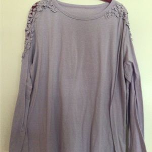 XL Shirt with Flower Sleeve